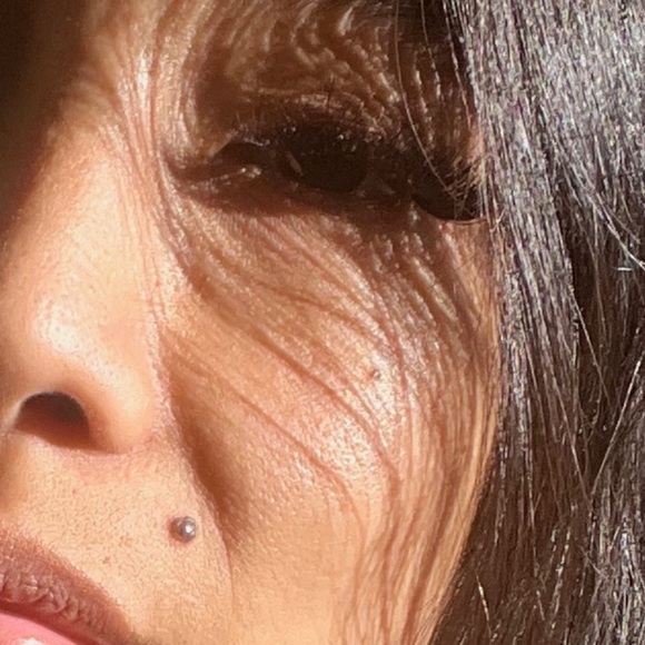 Meet your Posher, Manuka! I love jackets, dresses, and boots. - Picture 1 of 1